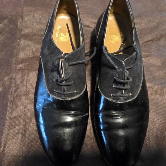 PRIOR OWNED FORMSL PAIR OF BLACK PATENT LEATHER AND SUEDE SHOES, 9D main image 4